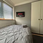 Stylish & Compact City Center Studio Apartment 7A