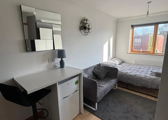 Stylish & Compact City Center Studio Apartment 7A